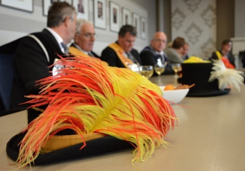 Hoed met veren OLV Gilde Eersel